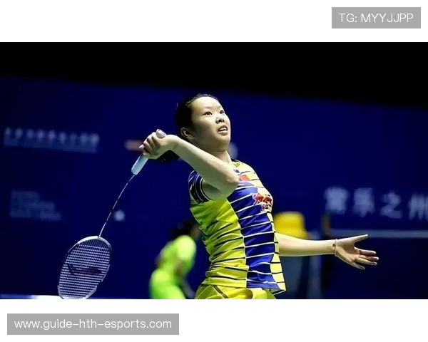 羽毛球少女连续救球如跳舞：运动中的优雅与坚持